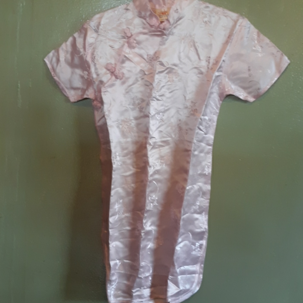 Girls Cheongsam. Beautiful condition 100% silk.